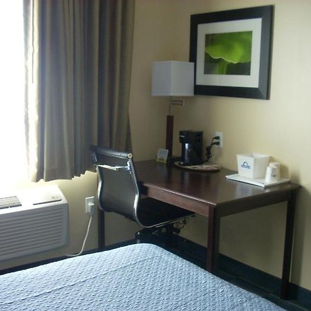 Days Inn & Suites By Wyndham Ozone Park/Jfk Airport Nova Iorque Exterior foto