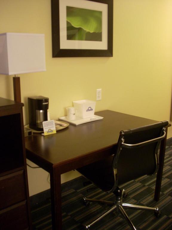 Days Inn & Suites By Wyndham Ozone Park/Jfk Airport Nova Iorque Exterior foto