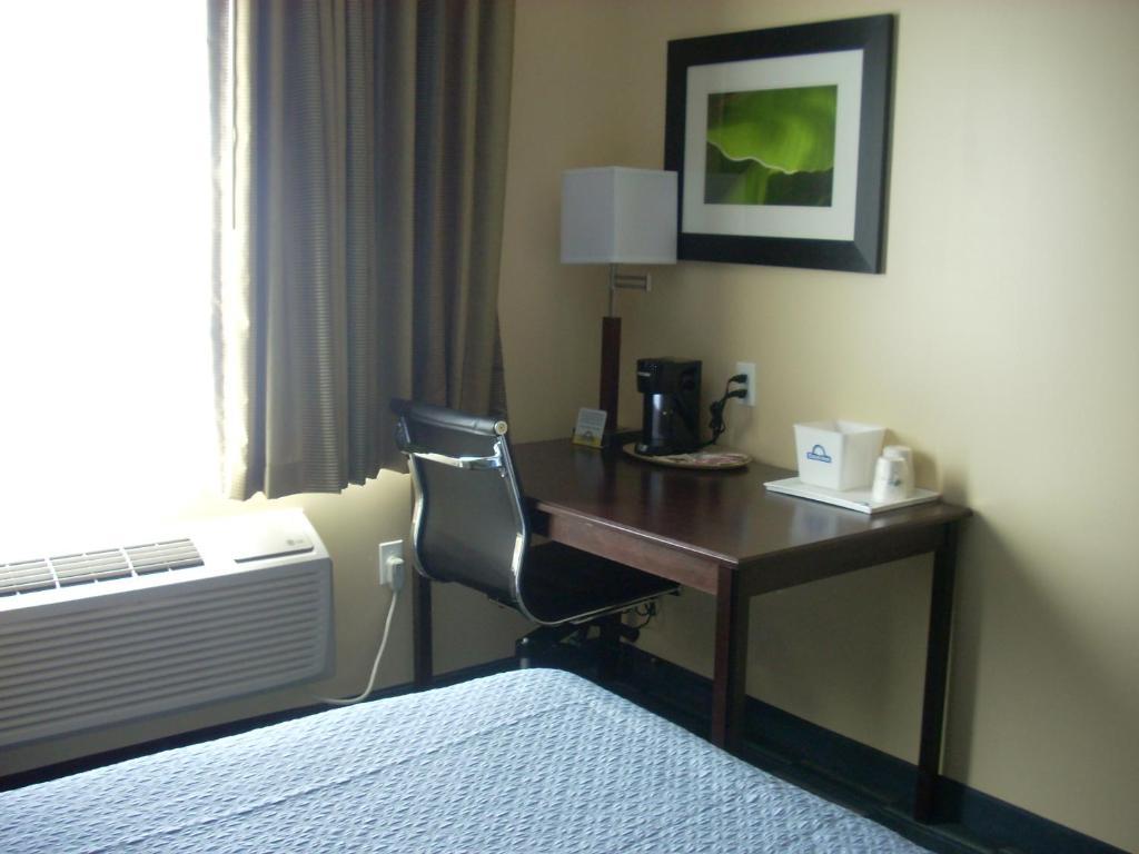 Days Inn & Suites By Wyndham Ozone Park/Jfk Airport Nova Iorque Exterior foto