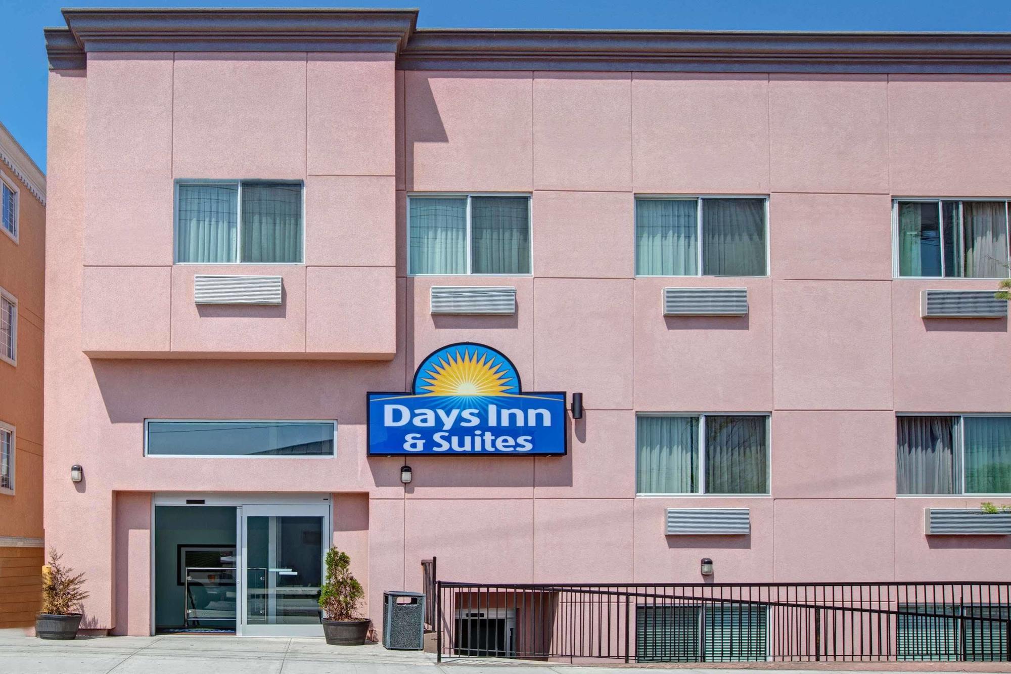 Days Inn & Suites By Wyndham Ozone Park/Jfk Airport Nova Iorque Exterior foto