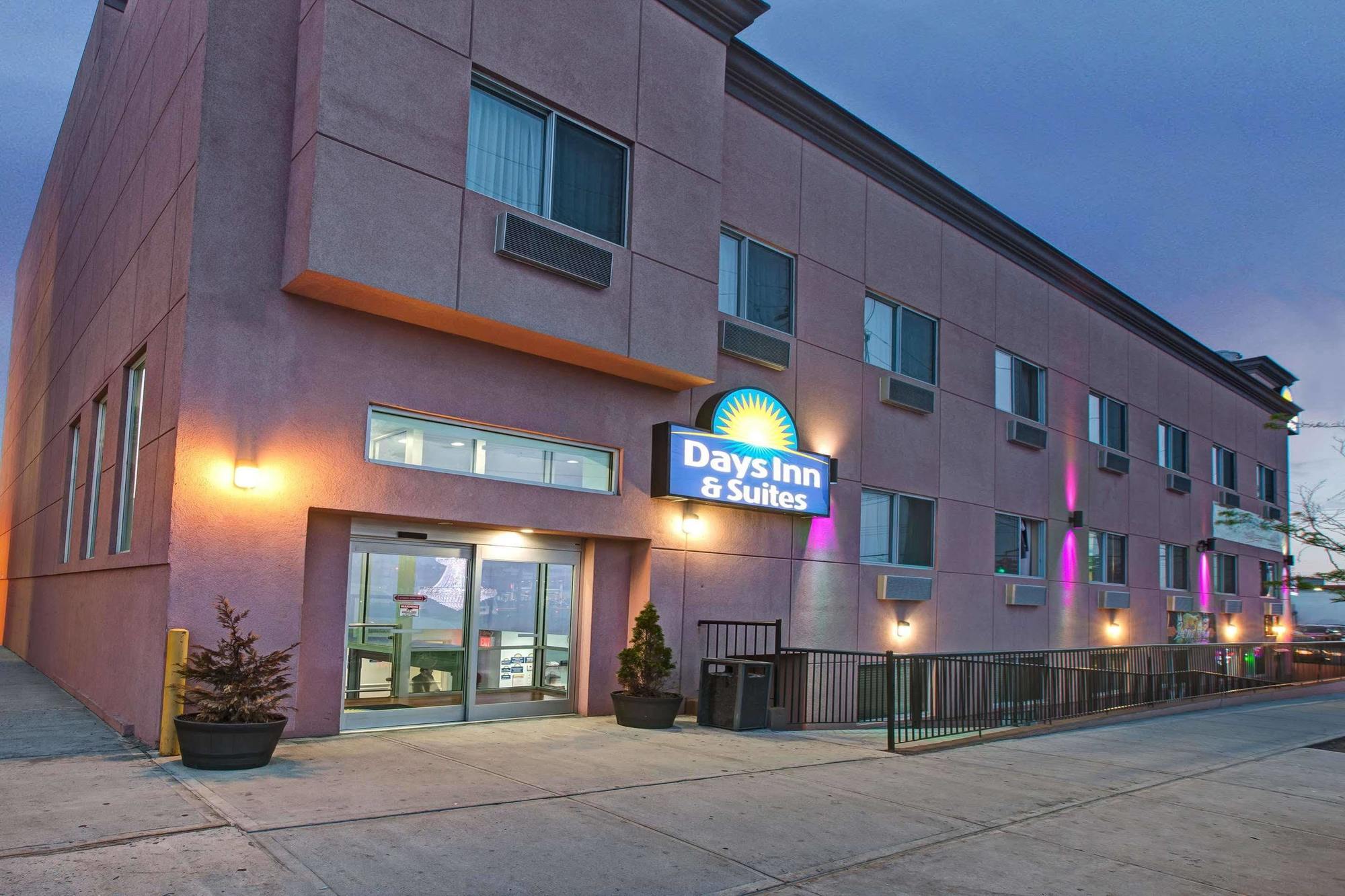 Days Inn & Suites By Wyndham Ozone Park/Jfk Airport Nova Iorque Exterior foto